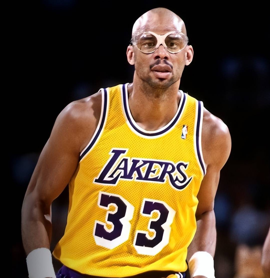 海登海姆vs法兰克福：阿尔扬-伊布拉希莫维奇、齐夫齐瓦泽首发，堂安律、瓦希出战（海登海姆迎战法兰克福：阿尔扬-伊布拉希莫维奇、齐夫齐瓦泽先发，堂安律与瓦希登场）