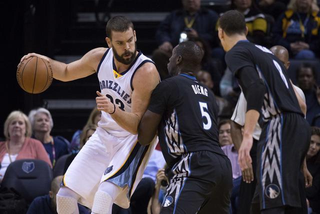 英格拉姆扛起进攻大旗，巴恩斯状态堪忧，猛龙次节净负21分（英格拉姆火力全开，巴恩斯低迷，猛龙次节惨输21分）