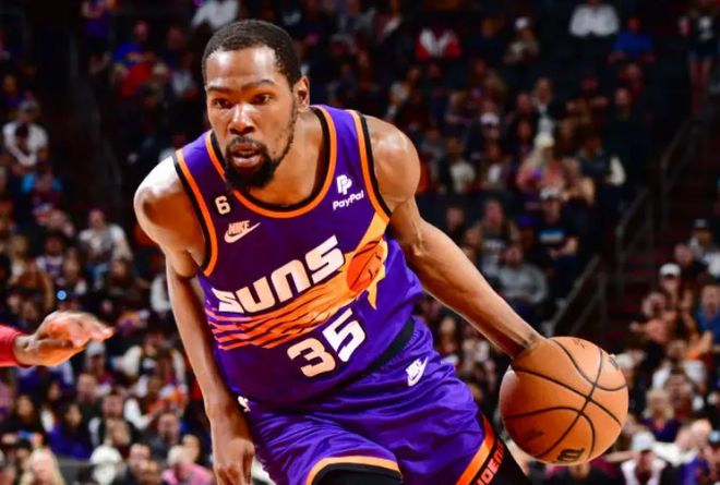 多方消息：萨利巴没有被拍到随队前往维拉公园球场（多家消息源：未见萨利巴随队赴维拉公园球场）